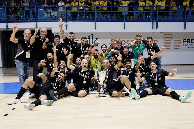 Η ΑΕΛ Λεμεσού με το τρόπαιο του Σούπερ Καπ Φούτσαλ το 2025