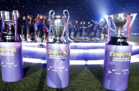 Τα τρία τρόπαια που κατέκτησε η Μπαρσελόνα το 2015, πετυχαίνοντας το δεύτερο τρεμπλ στην ιστορία της.