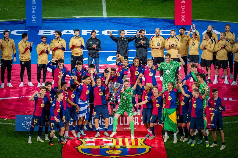 Η Μπαρσελόνα κατά την απονομή του Πρωταθλήματος Ισπανίας το 2025